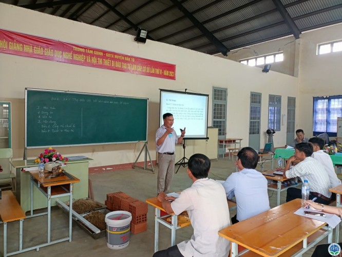 Thầy Trình Minh Hoàng trình giảng tại Hội giảng nhà giáo giáo dục nghề nghiệp, Hội thi thiết bị đào tạo tự làm cấp cơ sở lần thứ VI, năm 2023